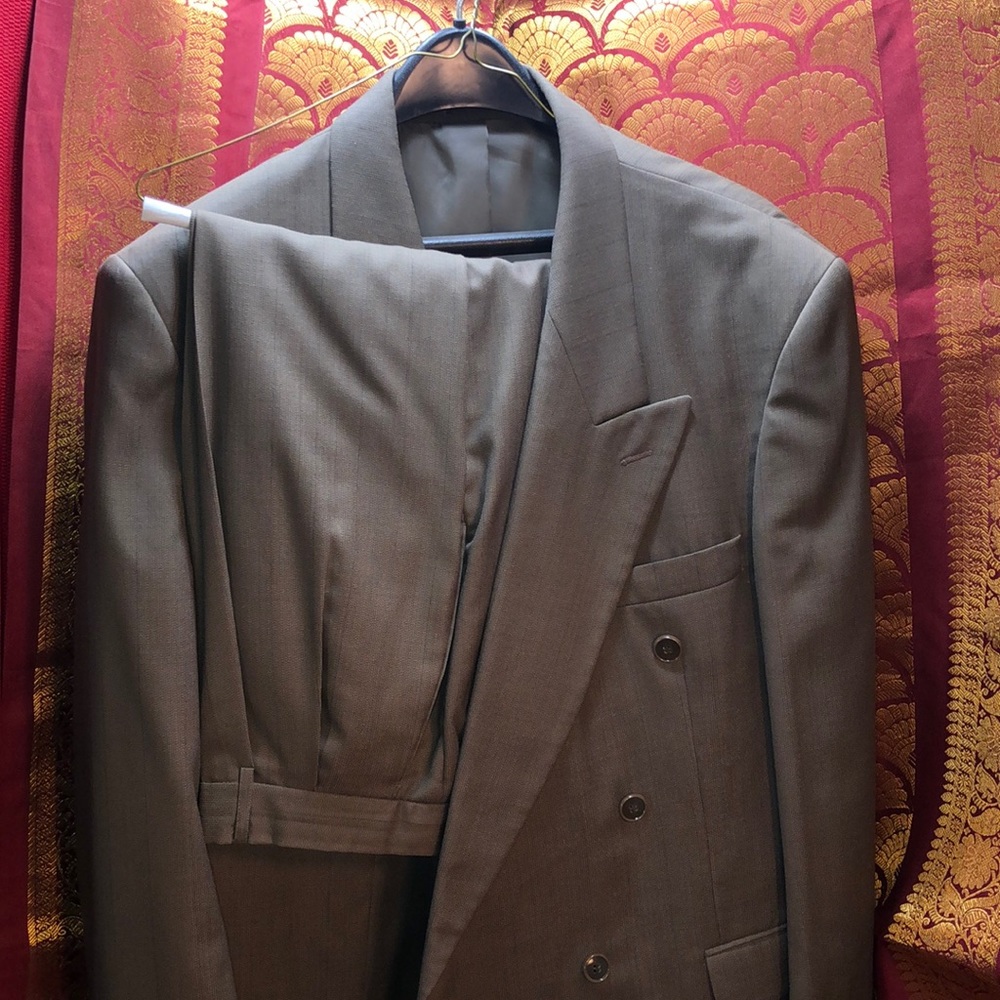 Men’s two piece button down suit.